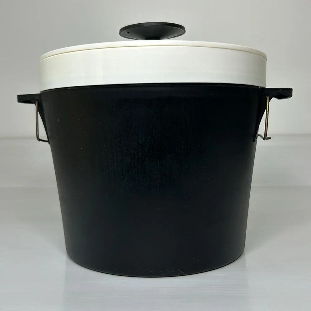 Vintage MCM 🧊 Black & White Geni Plastic Ice Bucket With Lid Party Drink Bucket